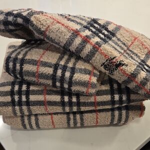 Burberry Cream and Black Textured Towels